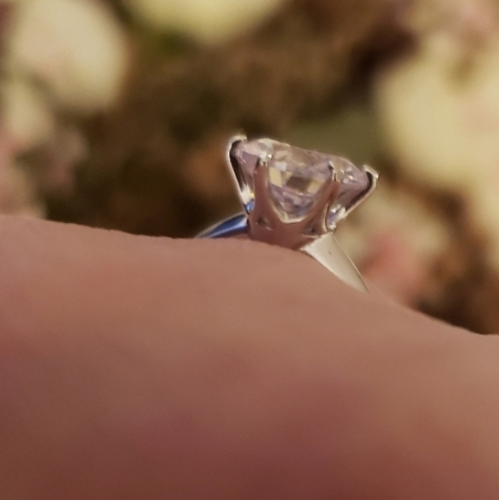 BEAUTIFUL .925 stamped Engagement ring - Picture 6 of 6